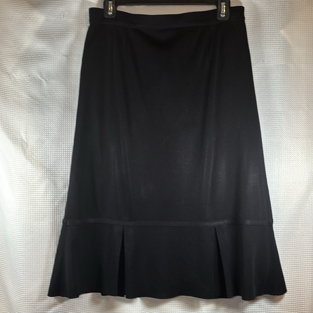 Misook Women's Skirt in Black. Size S.